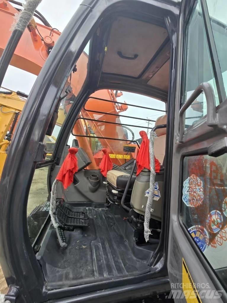Hitachi ZX 135 US Pásové rýpadlá