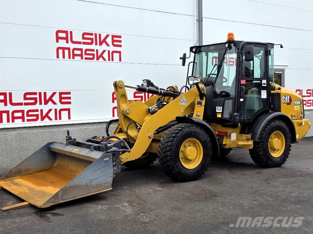 CAT 906 Kolesové nakladače