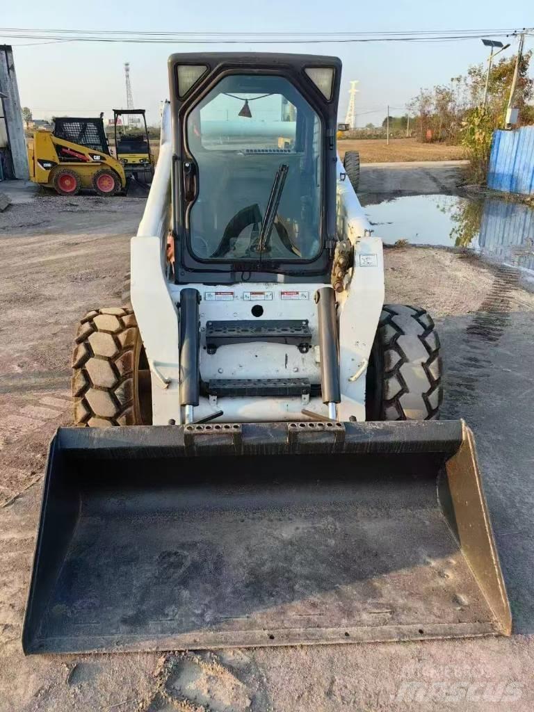 Bobcat S 300 Šmykom riadené nakladače