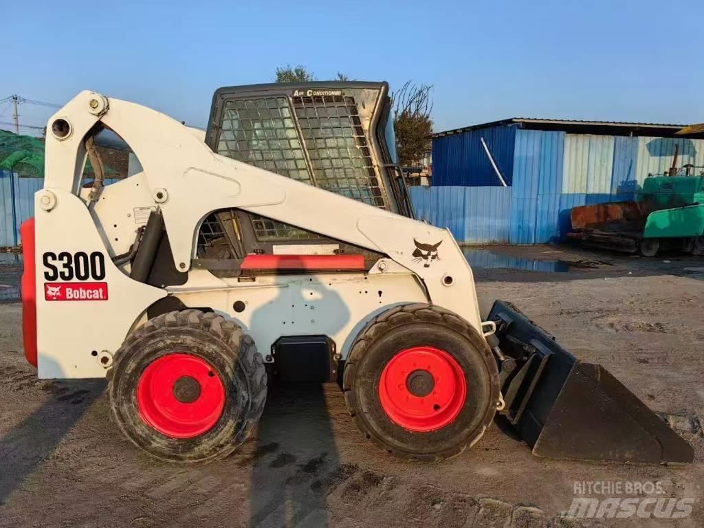 Bobcat S 300 Šmykom riadené nakladače