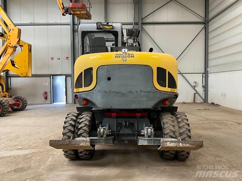 Neuson EW 100 Kolesové rýpadlá