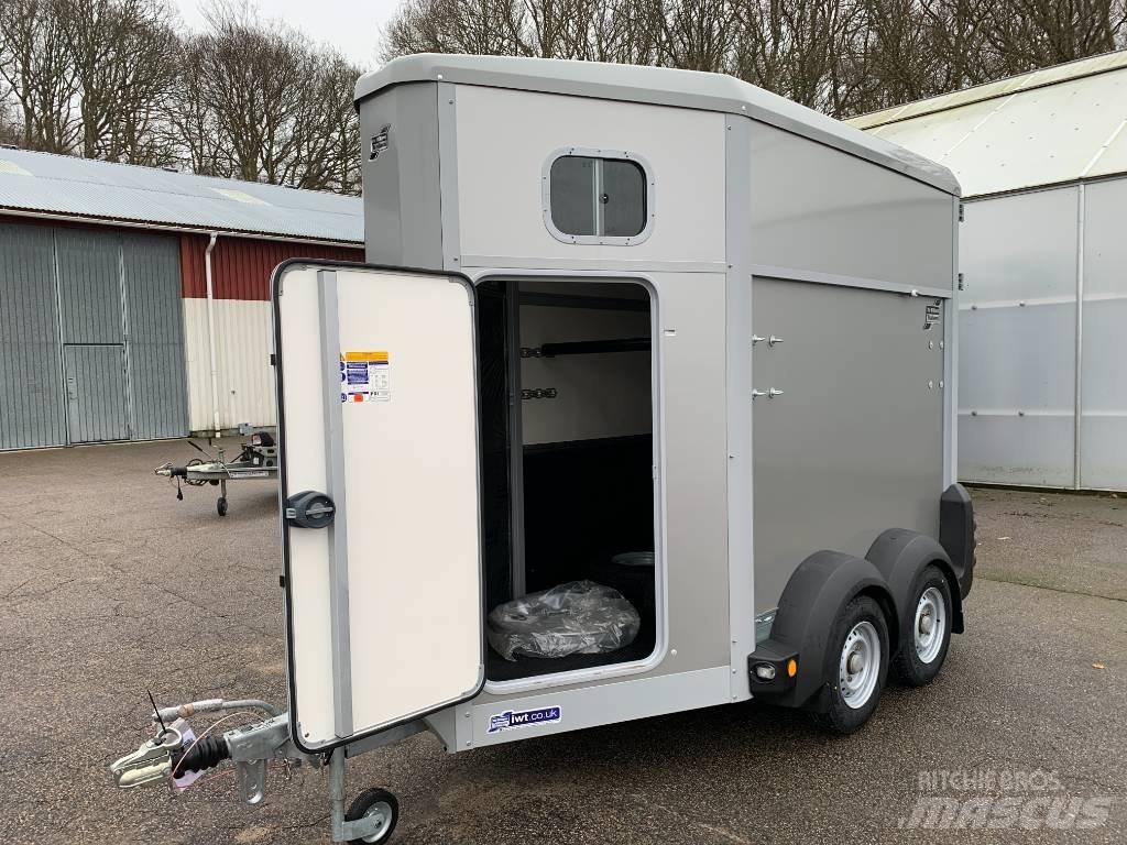 Ifor Williams HB403 Prívesy na prepravu zvierat