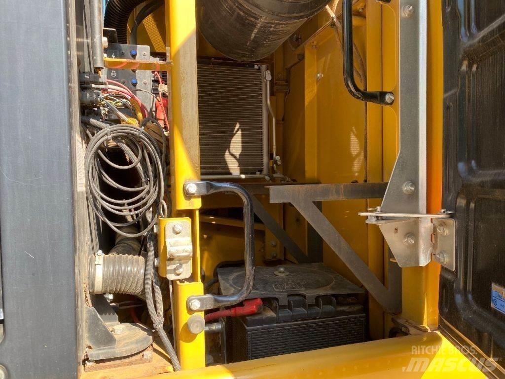 CAT 324E Pásové rýpadlá