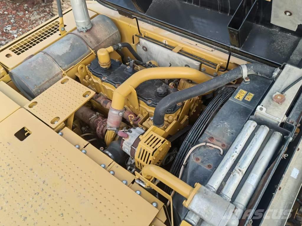 CAT 325 D2 Pásové rýpadlá
