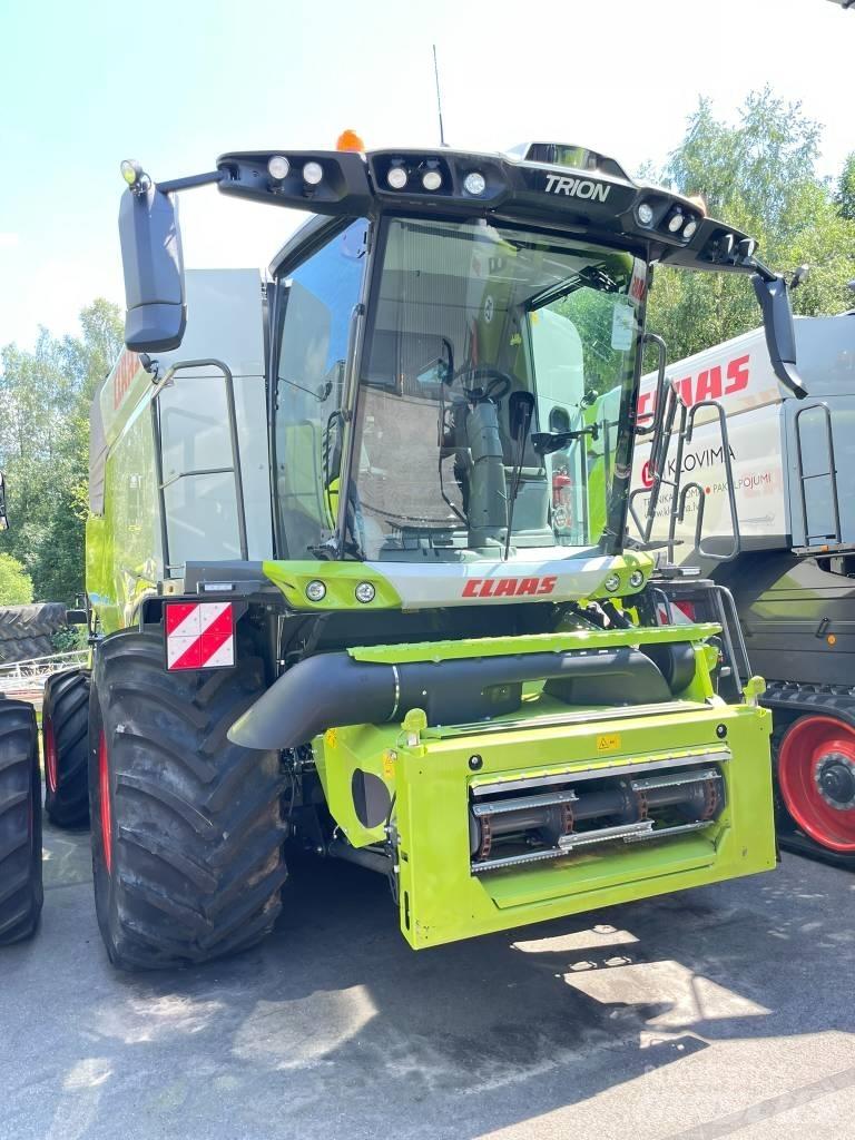 CLAAS TRION 750 Kombinované zberacie stroje