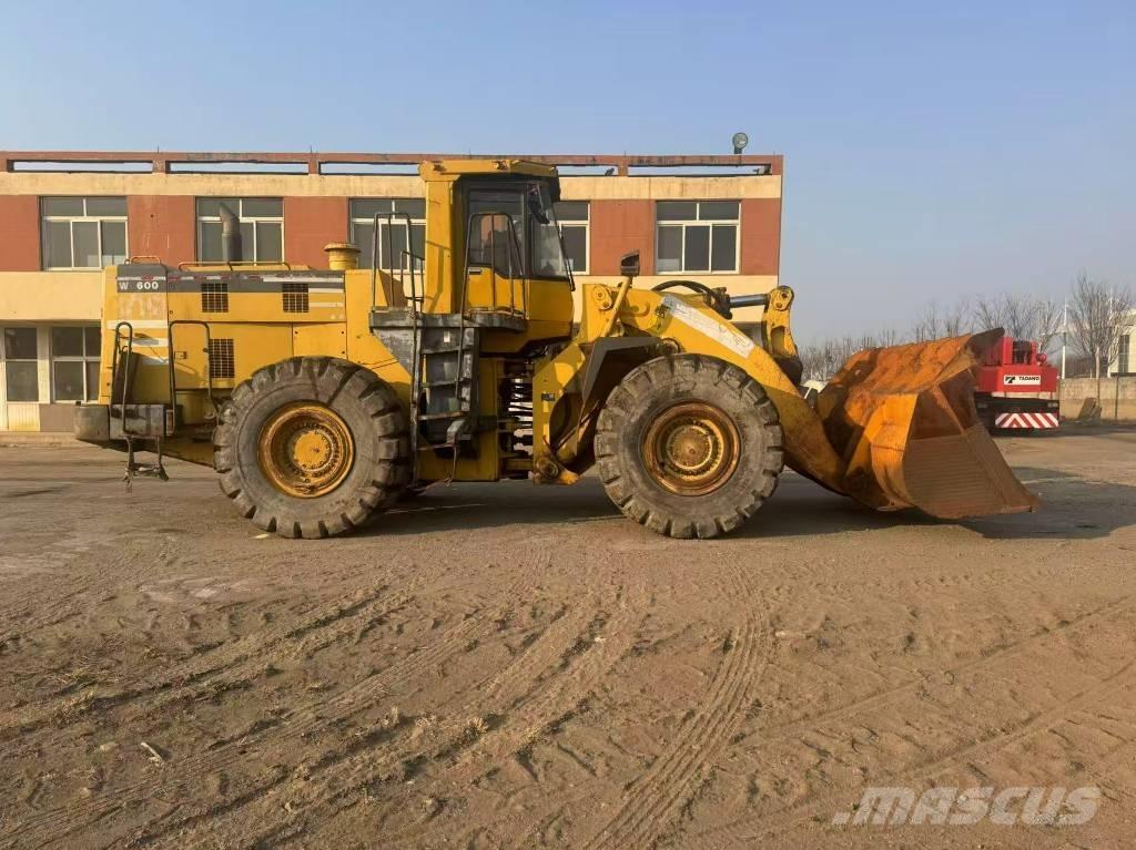 Komatsu WA 600-3 Kolesové nakladače