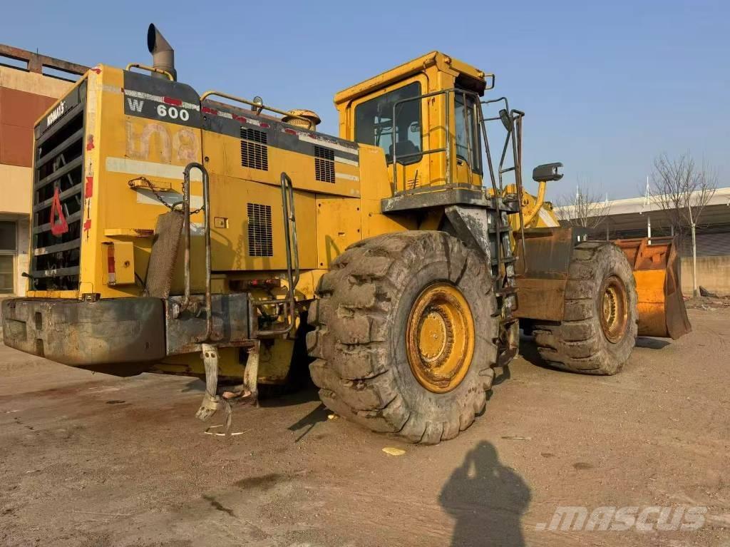 Komatsu WA 600-3 Kolesové nakladače
