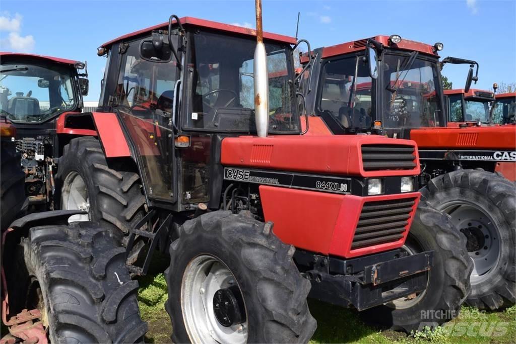 Case IH 844 XL Traktory