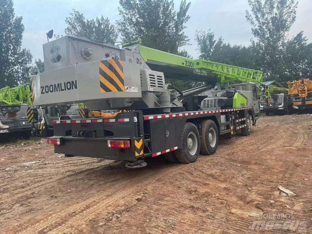 Zoomlion ZTC 500 V Univerzálne terénne žeriavy