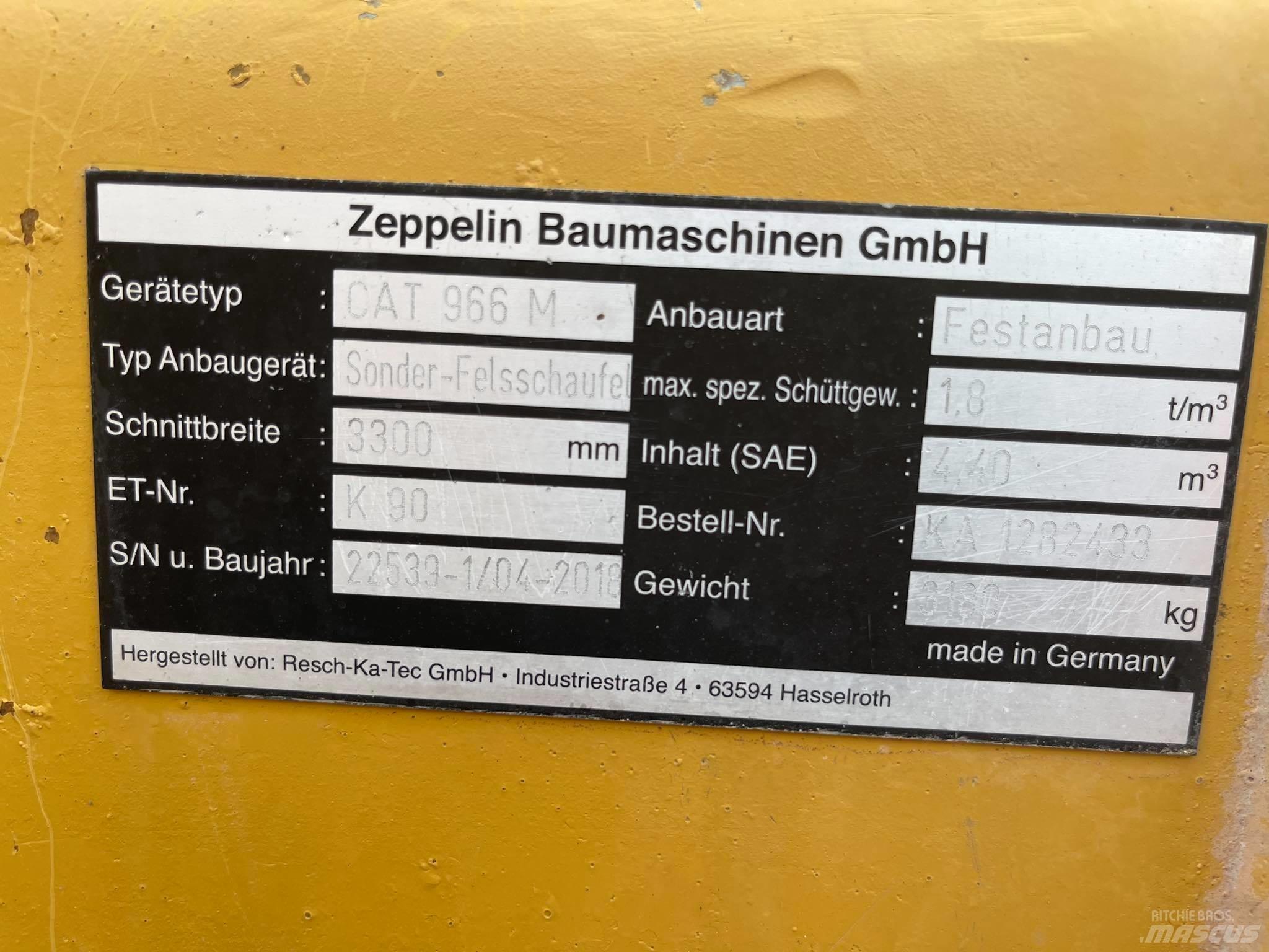 CAT 966M Kolesové nakladače