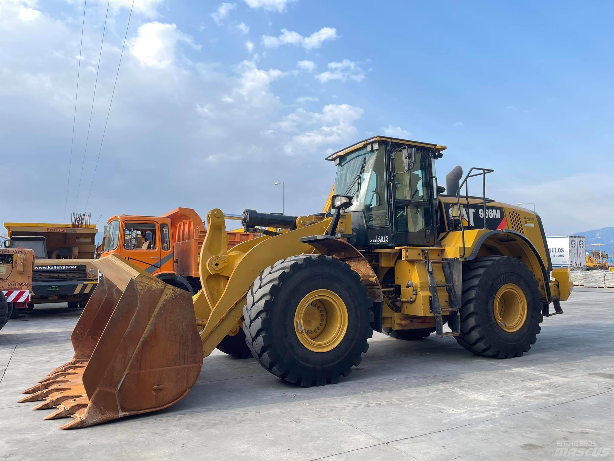 CAT 966M Kolesové nakladače