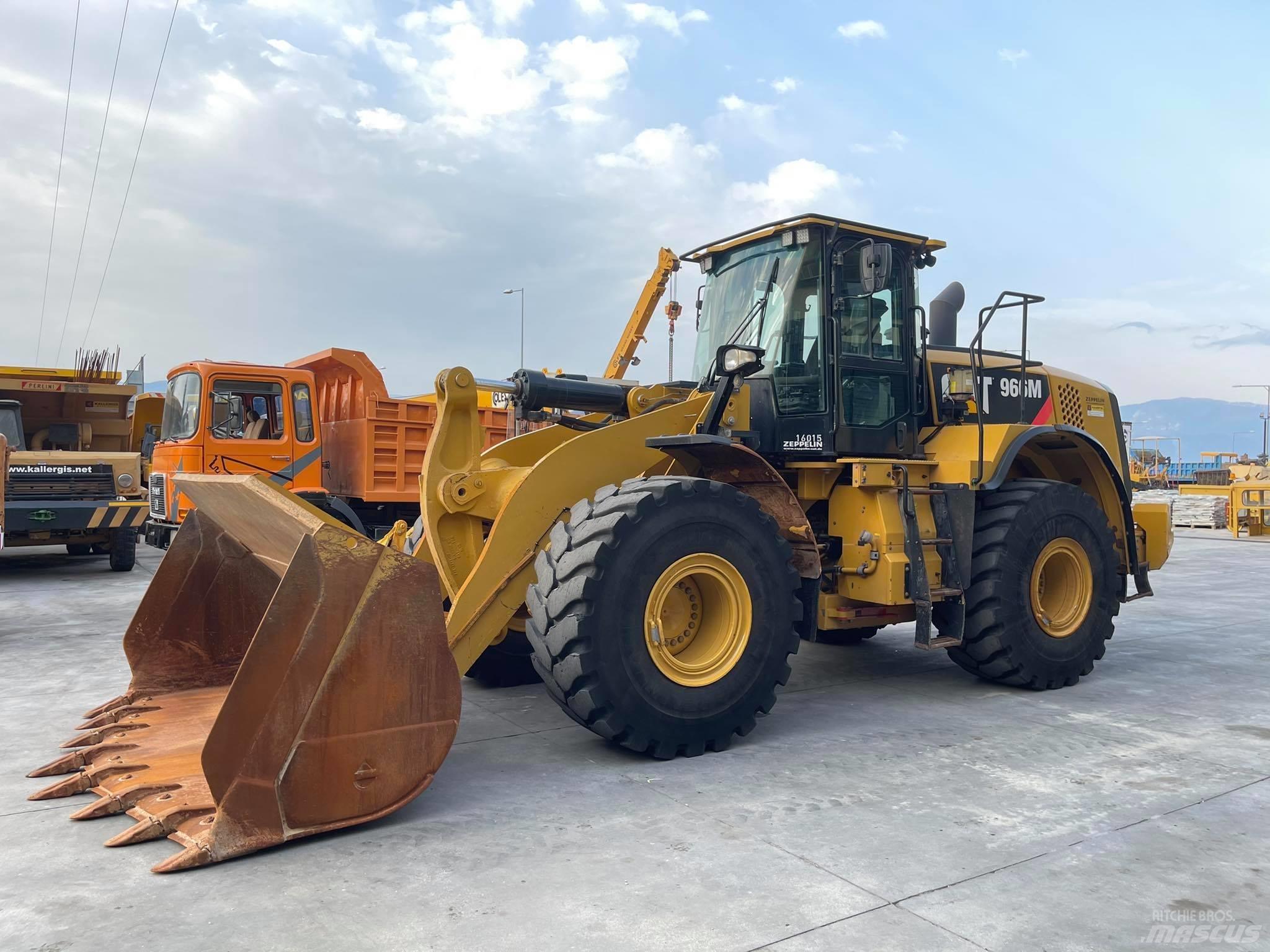 CAT 966M Kolesové nakladače