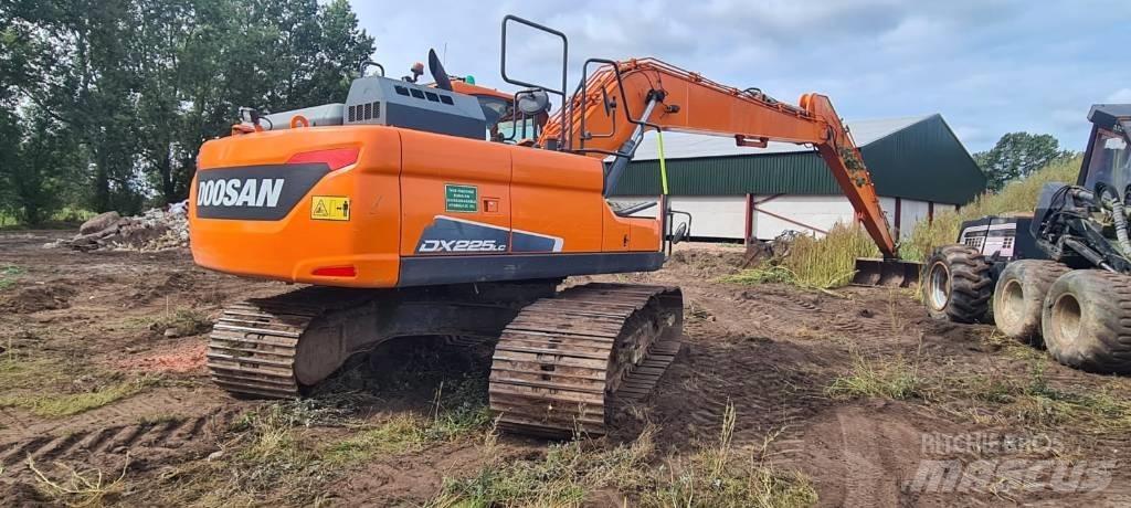 Doosan DX 225 LC-5 Pásové rýpadlá