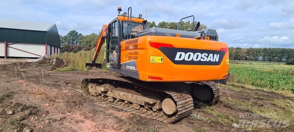 Doosan DX 225 LC-5 Pásové rýpadlá