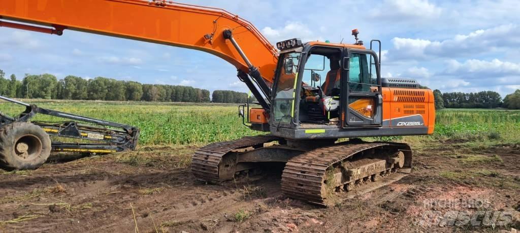 Doosan DX 225 LC-5 Pásové rýpadlá