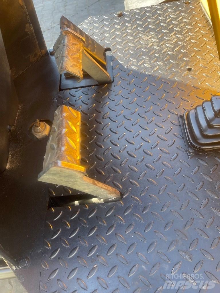 JCB TA 3 S Kĺbové nákladné autá