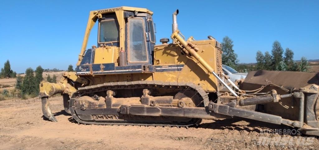 Komatsu D 85 E-21 Pásové dozéry