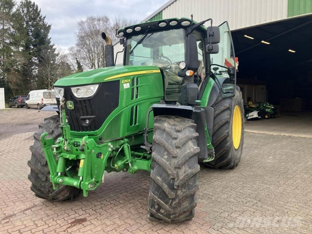 John Deere 6250R Traktory