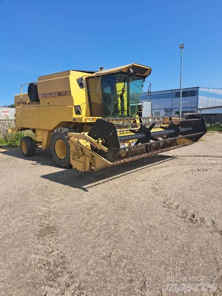 New Holland TX32 Kombinované zberacie stroje