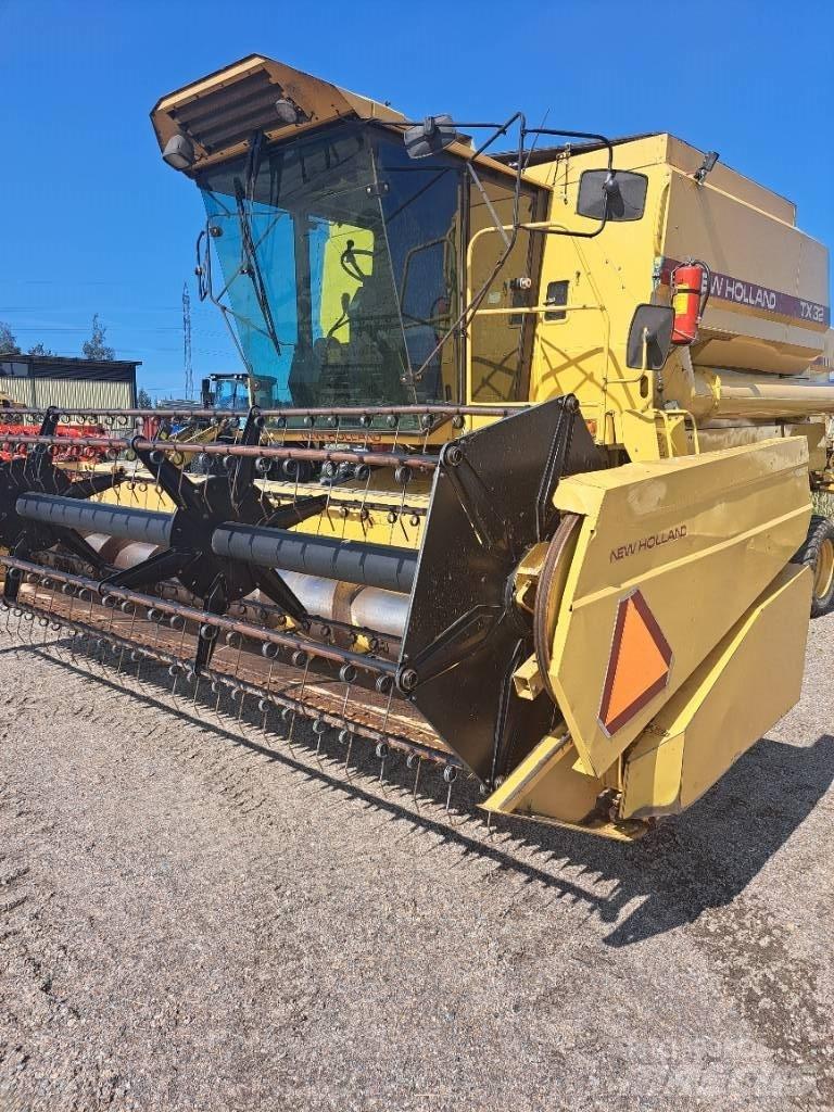New Holland TX32 Kombinované zberacie stroje
