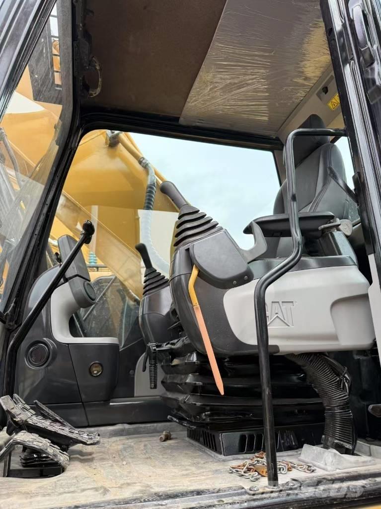 CAT 330 D L Pásové rýpadlá