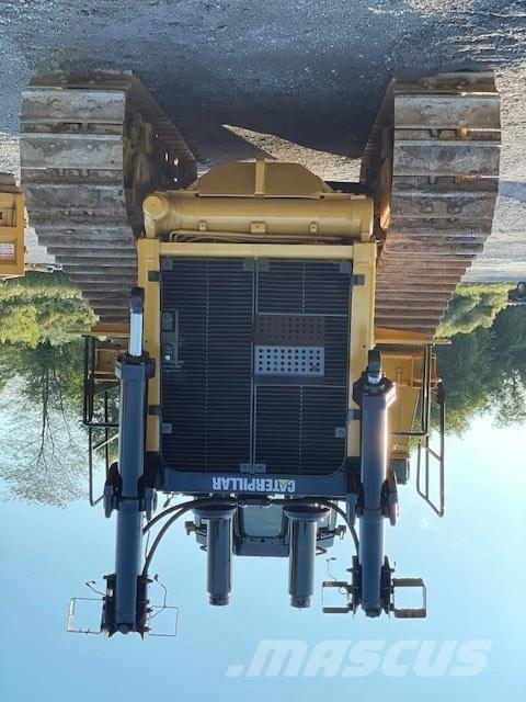 CAT D 10 T Pásové dozéry