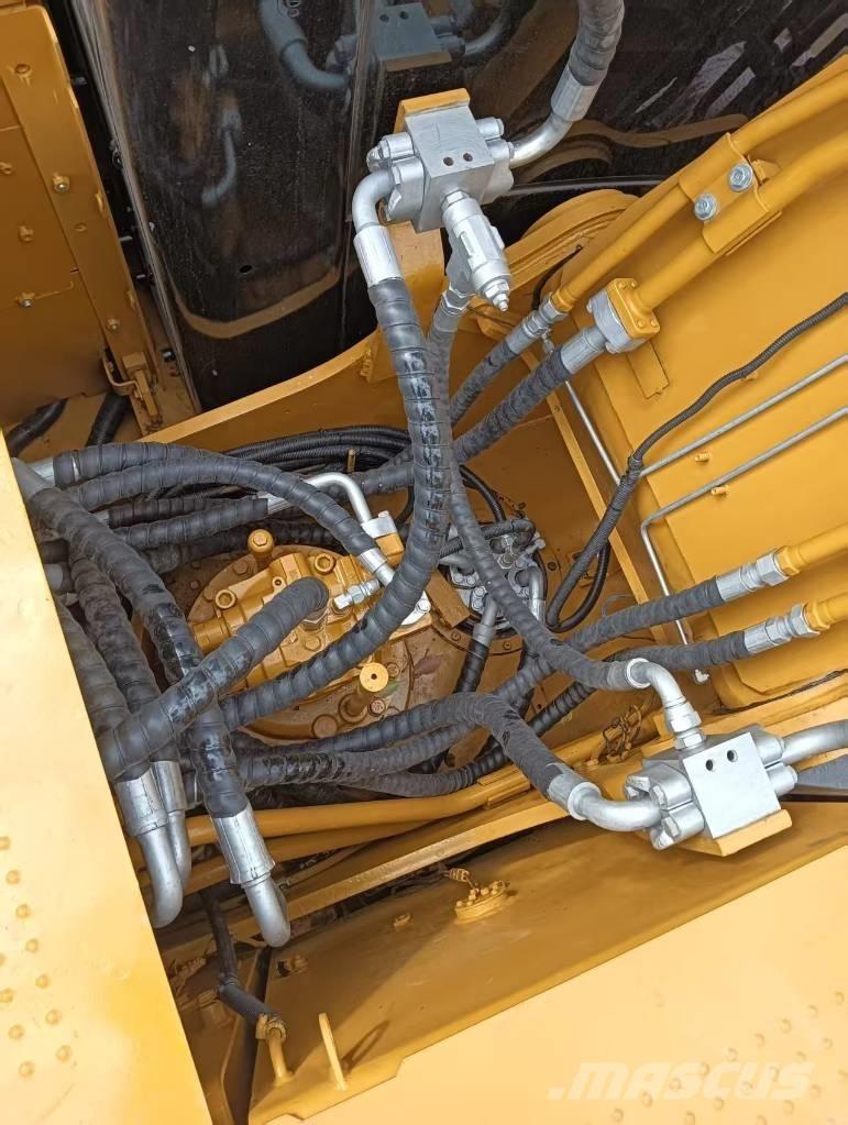 CAT 320 D2 Pásové rýpadlá