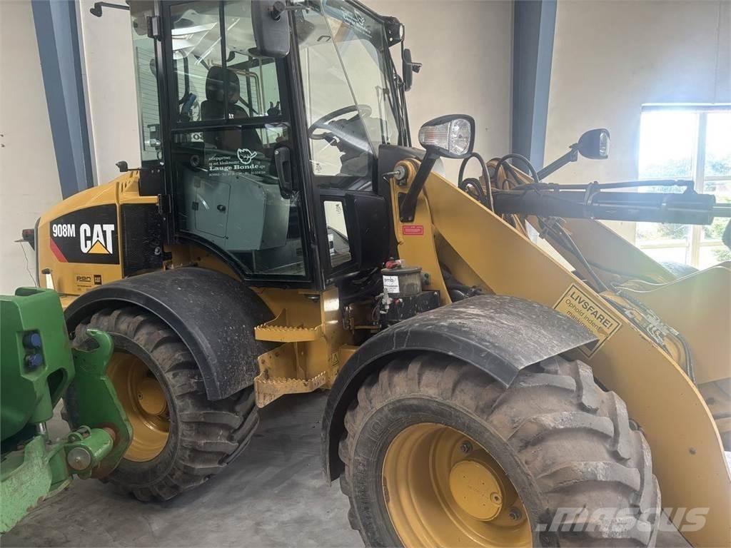 CAT 908M Viacúčelové nakladače