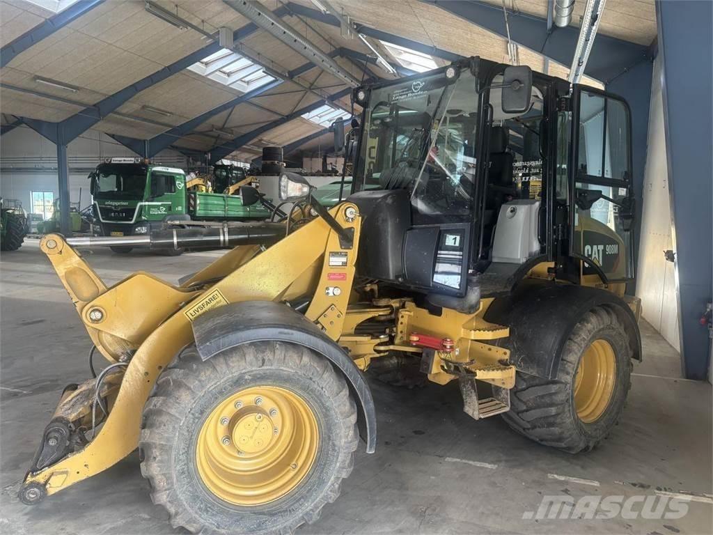 CAT 908M Viacúčelové nakladače