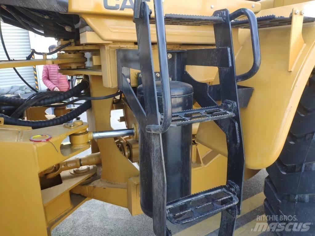 CAT 966 H Kolesové nakladače
