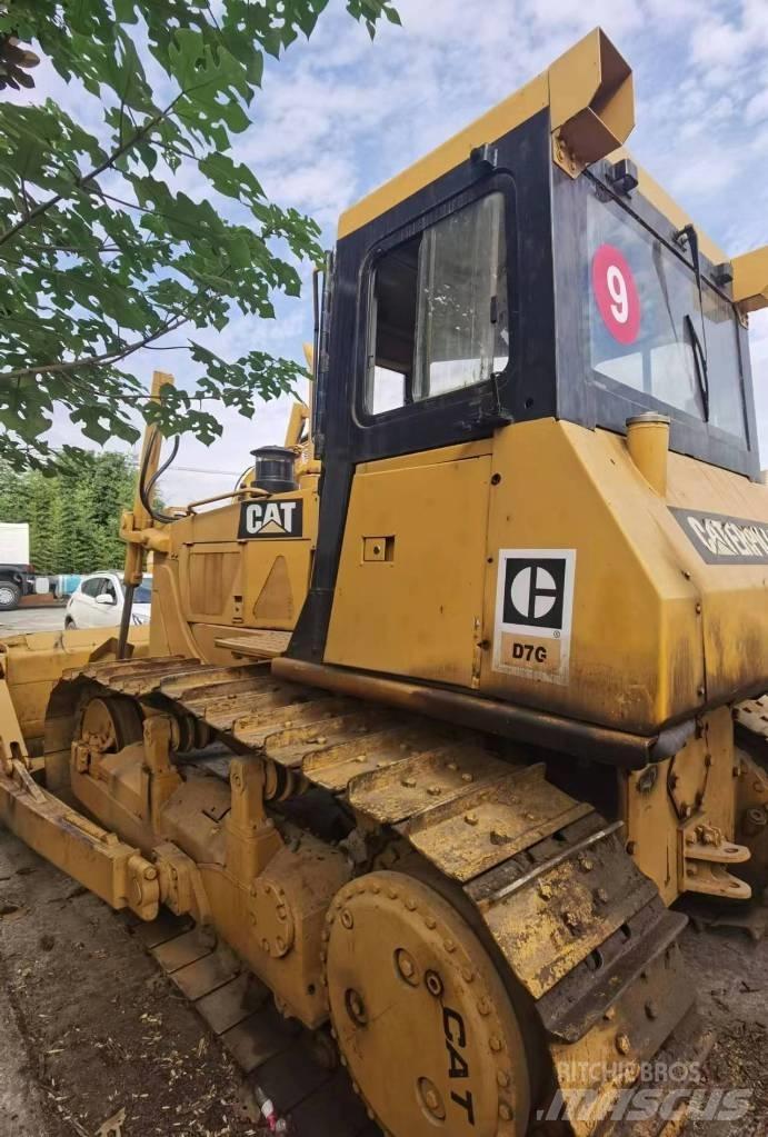 CAT D 7 G Pásové dozéry
