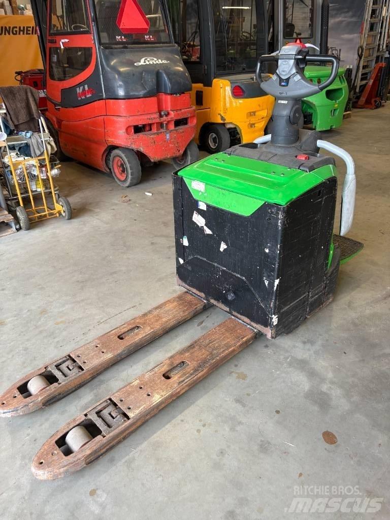 Cesab P322 Nízkozdvižný vozík s plošinou