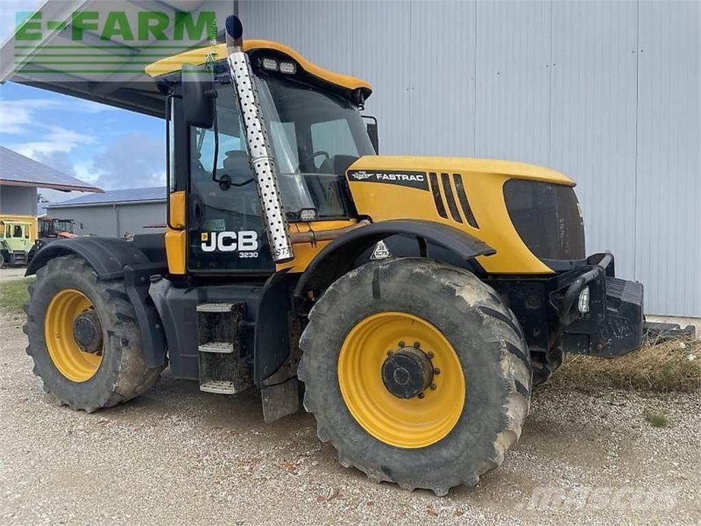 JCB fastrac 3230 Traktory