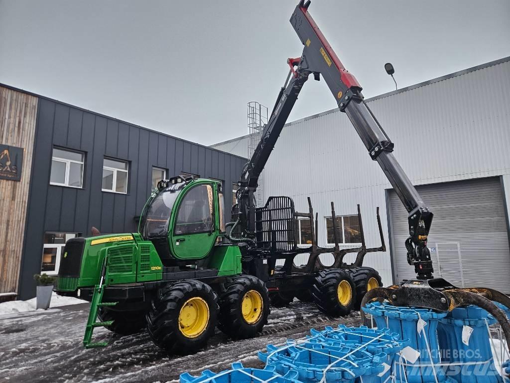 John Deere 1210 E Lesné traktory