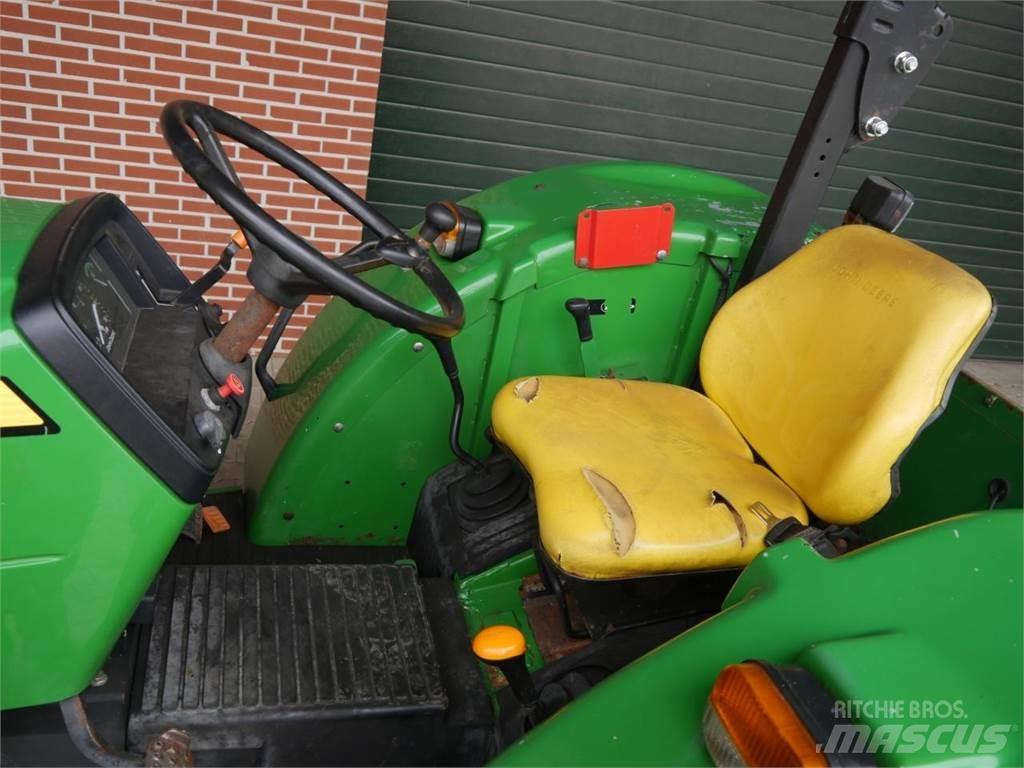 John Deere 5065E Traktory