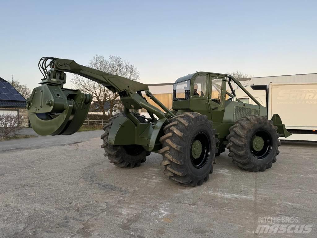Clark Ranger 667C Skiddery
