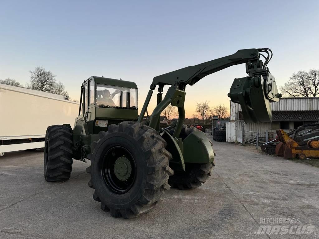 Clark Ranger 667C Skiddery