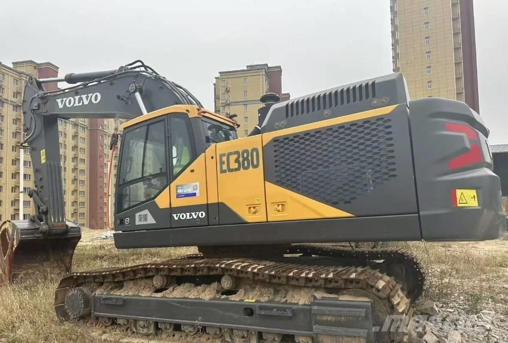 Volvo 380 Pásové rýpadlá