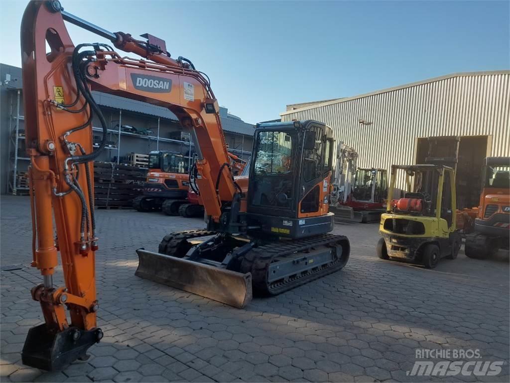 Doosan DX85R-3 Midi rýpadlá 7 t - 12 t