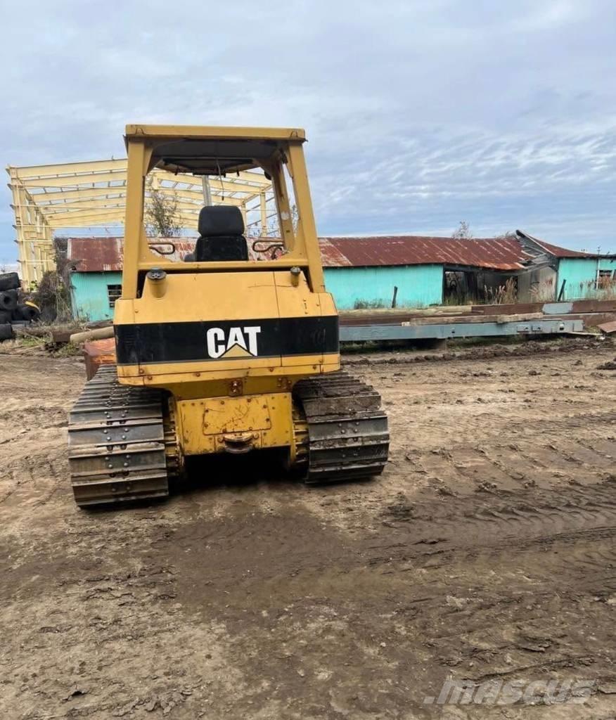 CAT D 5 G LGP Pásové dozéry