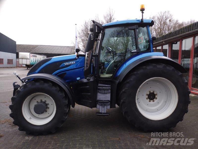 Valtra T234 D Traktory