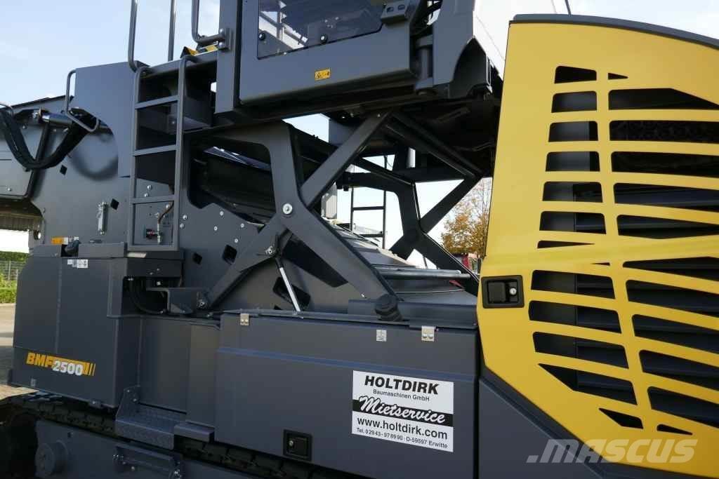 Bomag BMF 2500 M Dávkovače, podavače