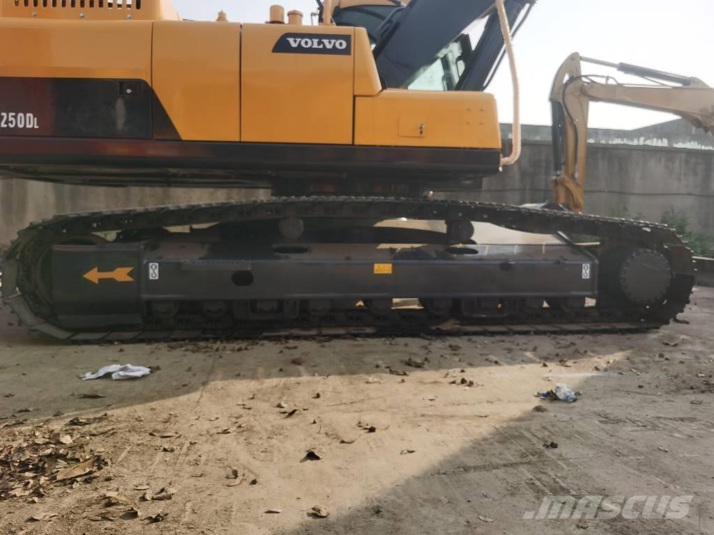 Volvo EC 250 D L Pásové rýpadlá