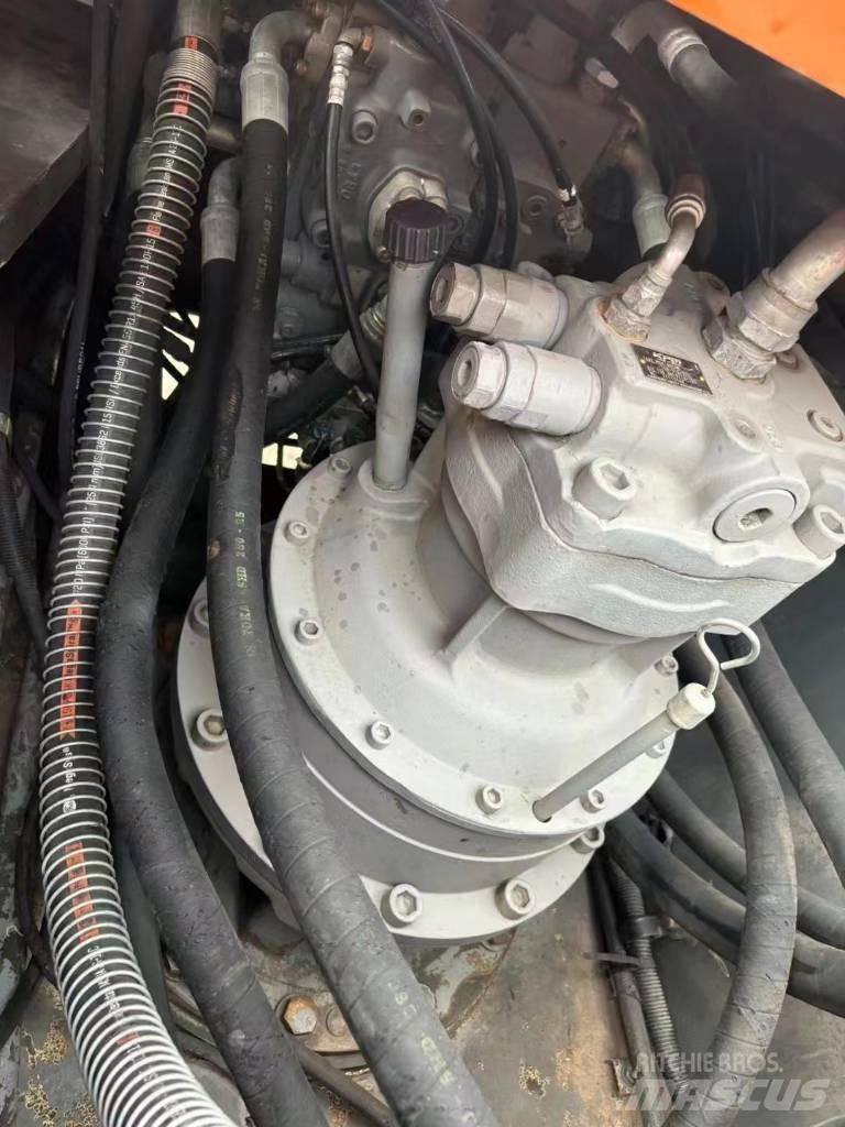 Hitachi ZX 330 Pásové rýpadlá