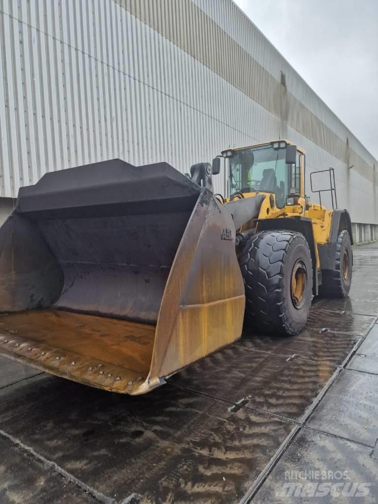 Volvo L 220 F Kolesové nakladače