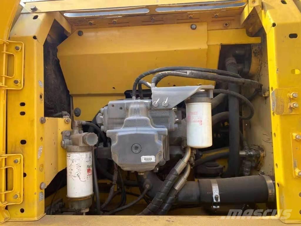 Komatsu pc220-8 Pásové rýpadlá