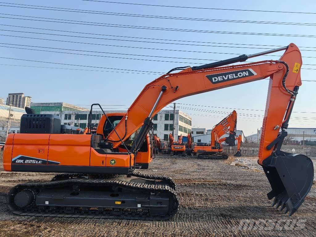 Doosan DX225 Pásové rýpadlá