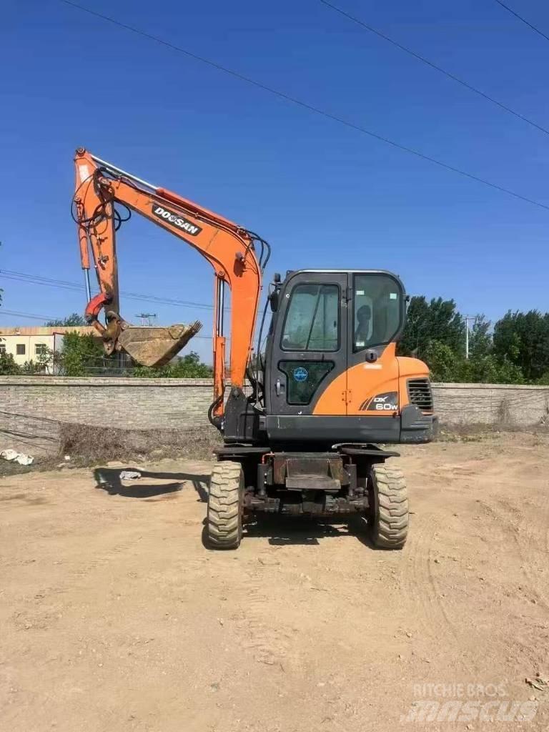 Doosan DX60W Kolesové rýpadlá