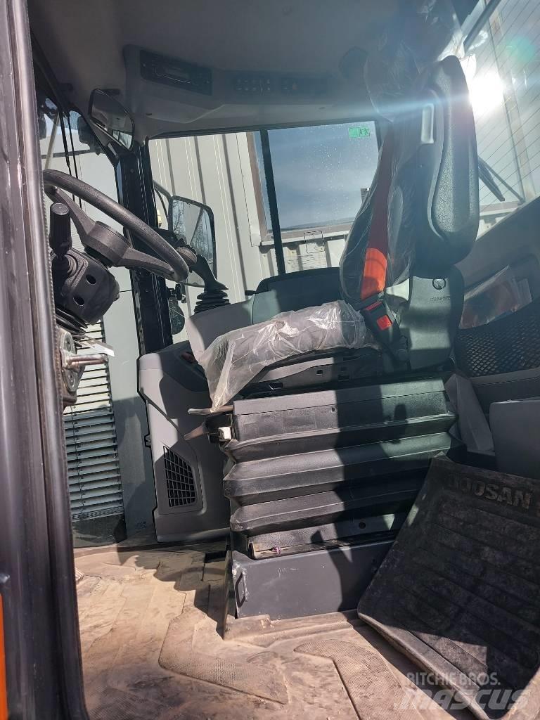 Develon DL 200-7 Kolesové nakladače