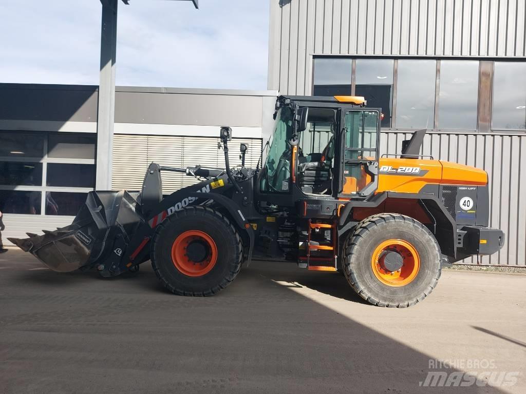 Develon DL 200-7 Kolesové nakladače